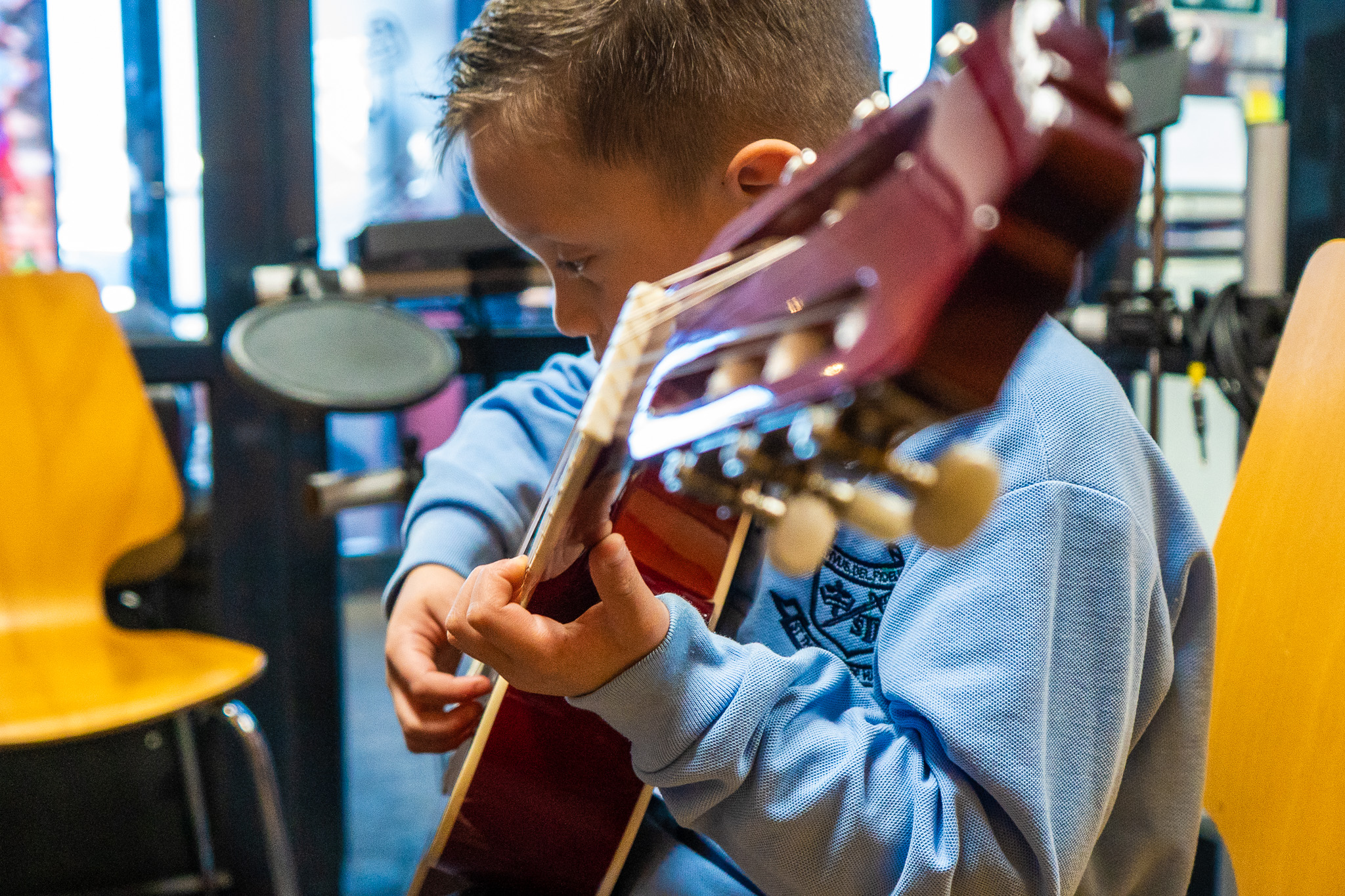 Experience Music student at a school music lesson